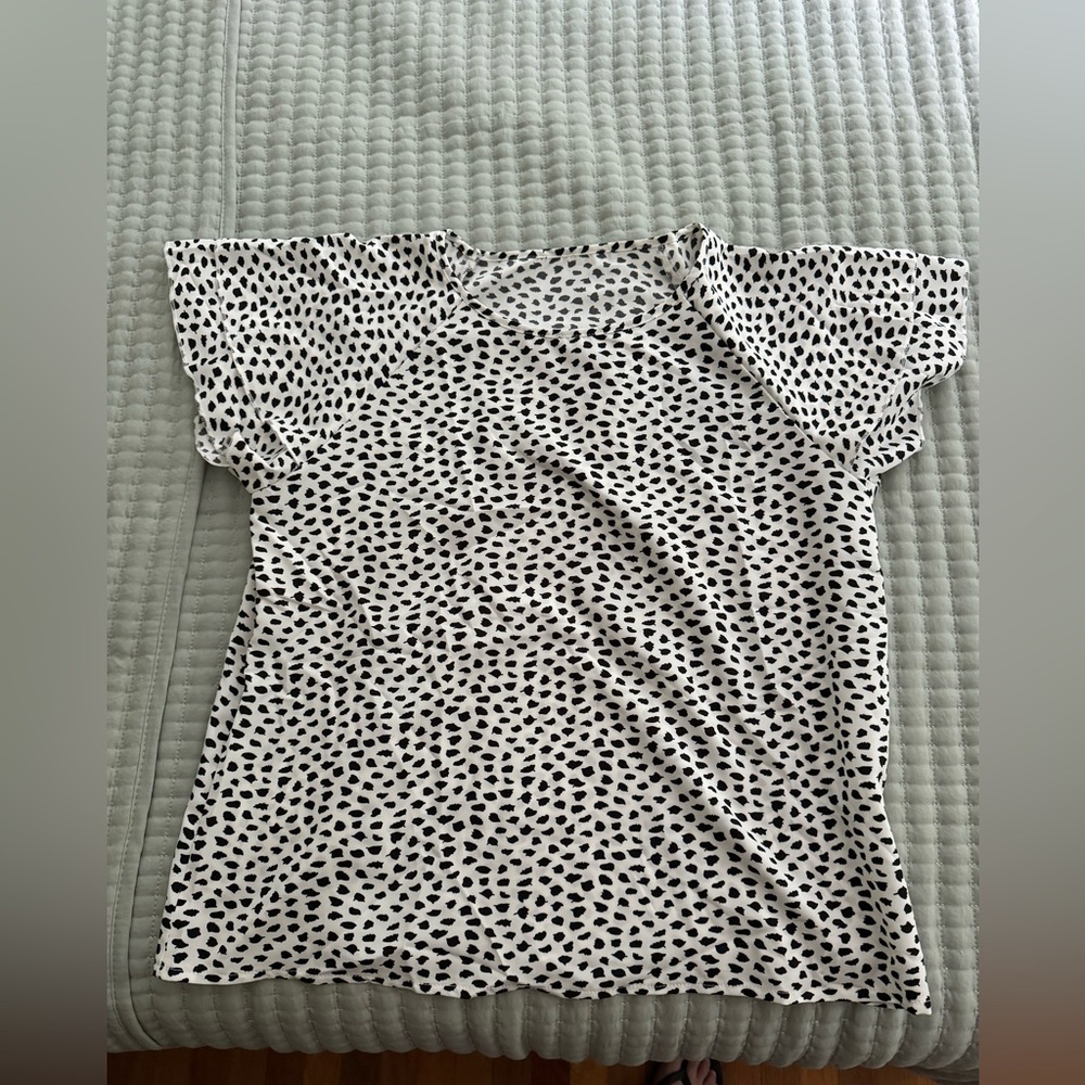 Dalmatian/spotted light weight t-shirt. Size is XL. Brand new, never worn